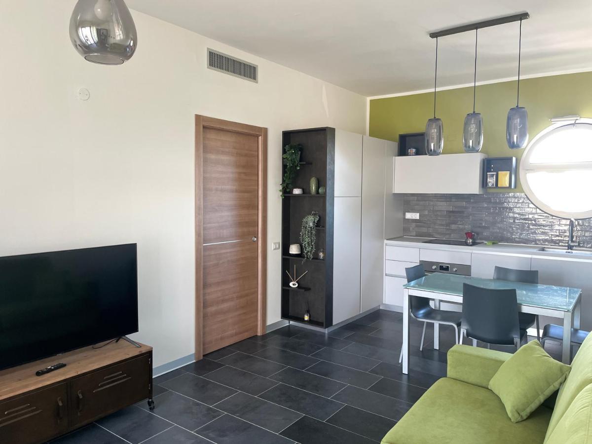 A Casa Di Tato Apartment Каламброне Екстериор снимка